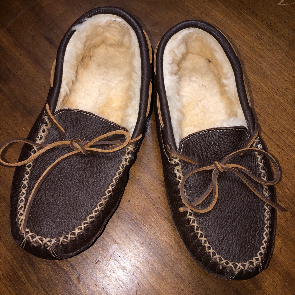 PREOWNED MINNETONKA MEN Brown moose Leather sheepskin Moccasin Slippers SZ 9
